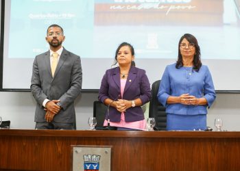 Candeias: Liderado pela presidente Rosana de Bobó, Sessão solene abre os trabalhos do poder legislativo de 2025 com a presença do prefeito Eriton Ramos