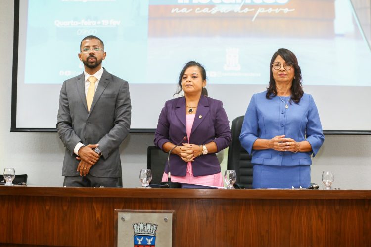 Candeias: Liderado pela presidente Rosana de Bobó, Sessão solene abre os trabalhos do poder legislativo de 2025 com a presença do prefeito Eriton Ramos