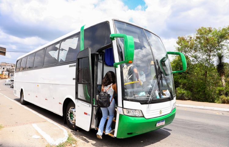 Prefeitura de Candeias divulga datas para recadastramento e dos novos cadastros dos estudantes que fazem curso na capital e RMS que desejam utilizar o transporte técnico e universitário