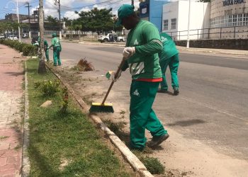 São Francisco do Conde: Prefeito Antônio Calmon e secretário Amarildo Guedes realizam mutirão de limpeza no bairro da Baixa Fria