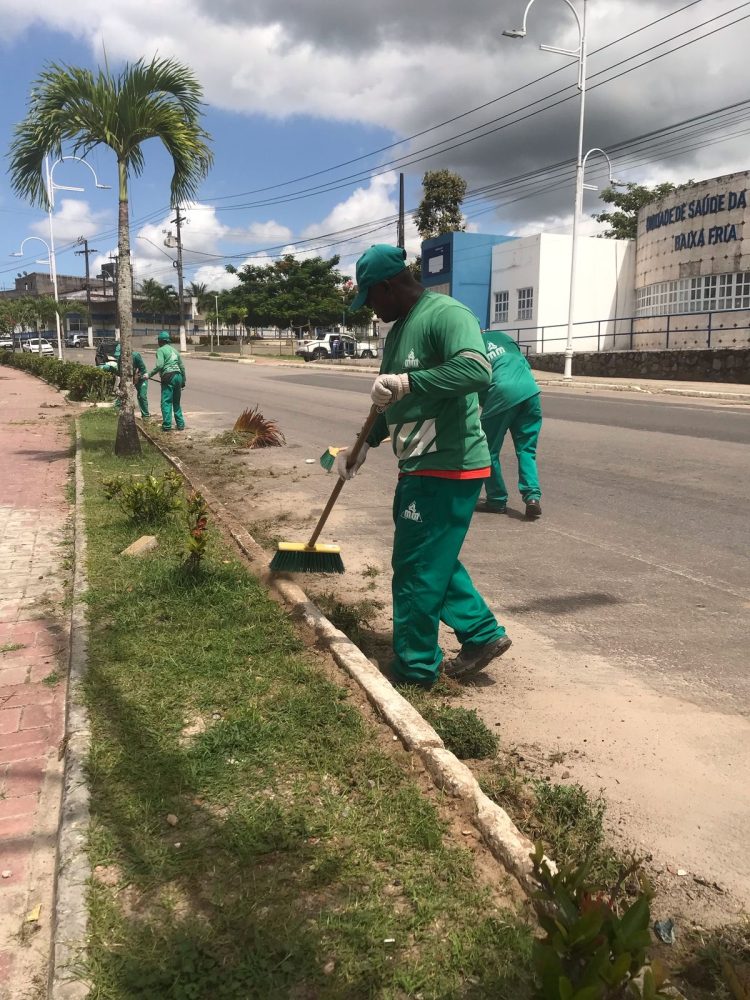 São Francisco do Conde: Prefeito Antônio Calmon e secretário Amarildo Guedes realizam mutirão de limpeza no bairro da Baixa Fria 1 São Francisco do Conde: Prefeito Antônio Calmon e secretário Amarildo Guedes realizam mutirão de limpeza no bairro da Baixa Fria