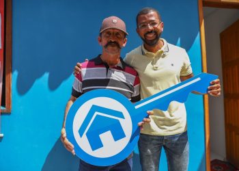 Candeias: Com o Programa Construindo Sonhos, prefeito Eriton Ramos eleva a autoestima de candeense que se emociona ao voltar para casa reformada pela gestão municipal