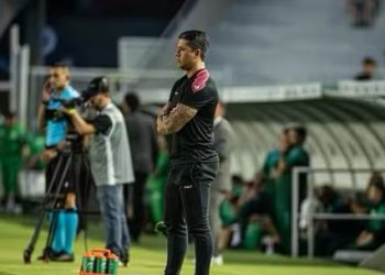 Carpini Sob Pressão: Vitória Inicia Brasileirão com Derrota e Atuações Alarmantes