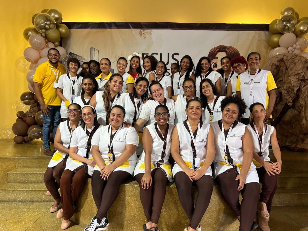 Candeias: Escola Joias de Cristo realiza tradicional Ceia de Páscoa 6 0f08e32a 25c1 4a60 9747 f641bd22866d