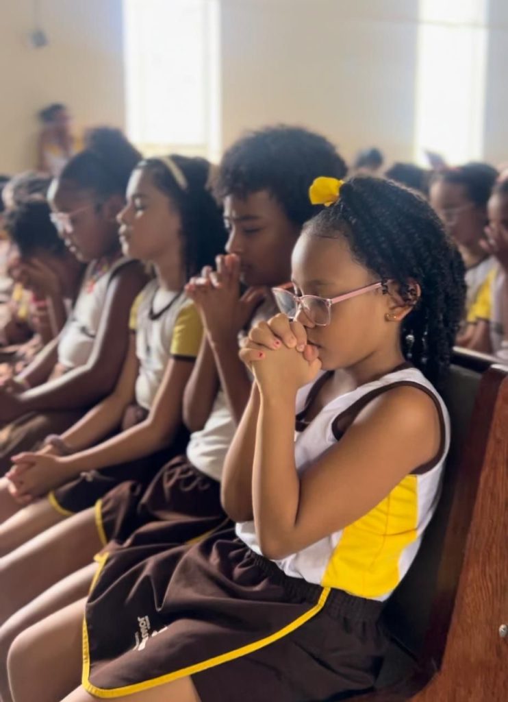 Candeias: Escola Joias de Cristo realiza tradicional Ceia de Páscoa 4 0f8048ee 4c2f 4d15 8479 b6ff6f606473