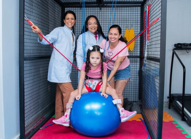 Serrinha: Prefeito Cyro Novais e secretário Alex da Saúde implantam atendimento de fisioterapia neurológica avançada no Centro de Fisioterapia 1 Serrinha: Prefeito Cyro Novais e secretário Alex da Saúde implantam atendimento de fisioterapia neurológica avançada no Centro de Fisioterapia