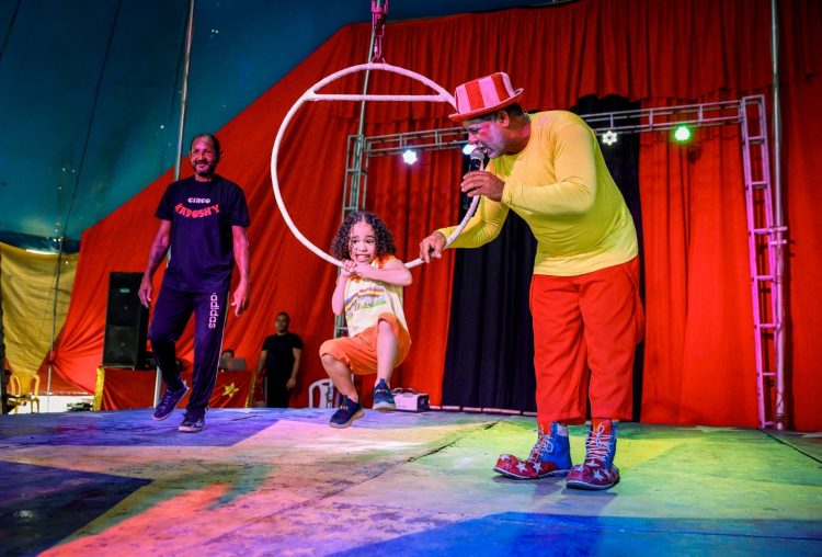 Em ação da prefeitura de Candeias, crianças autistas atendidas pelo Querer Bem vão ao Circo 1 Em ação da prefeitura de Candeias, crianças autistas atendidas pelo Querer Bem vão ao Circo