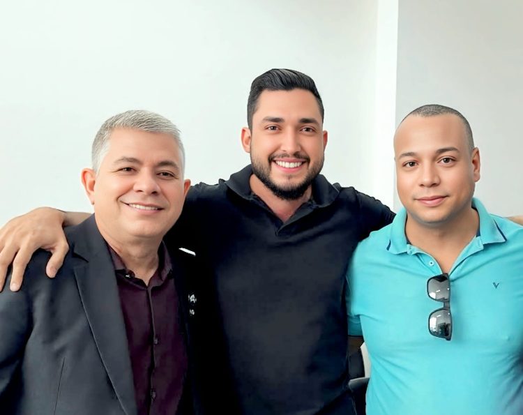 Com apoio de João de Furão, Mauro Vieira (prefeito de Anguera) se elege presidente do Consórcio Público Interfederativo de Saúde da Bahia 1 Com apoio de João de Furão, Mauro Vieira (prefeito de Anguera) se elege presidente do Consórcio Público Interfederativo de Saúde da Bahia