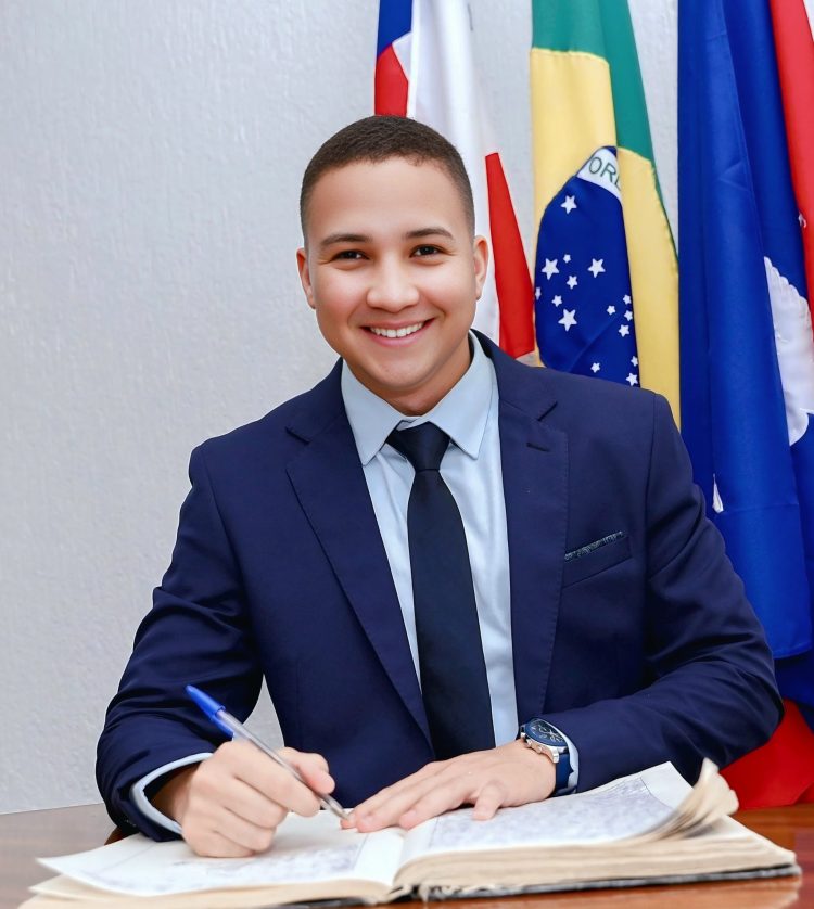 Vereador Silvio Filho destaca aprovação de reajuste salarial de 8% para servidores efetivos em Candeias 1 Vereador Silvio Filho destaca aprovação de reajuste salarial de 8% para servidores efetivos em Candeias