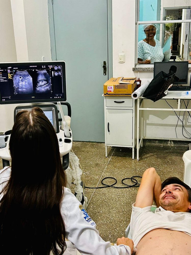 Ex-prefeito não fez, mas atual prefeito Almir de Maciel vai e faz: Hospital Municipal de Barrocas agora conta com aparelho de ultrassonografia 1 Ex-prefeito não fez, mas atual prefeito Almir de Maciel vai e faz: Hospital Municipal de Barrocas agora conta com aparelho de ultrassonografia