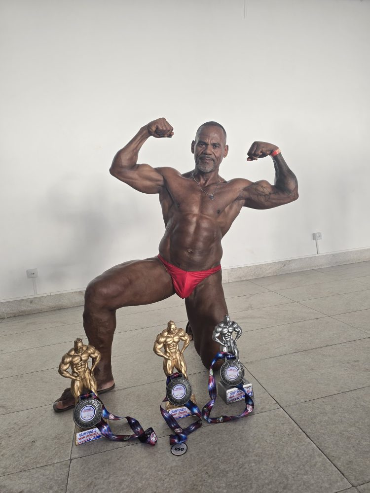 Bahia: Luís Santos se consagra tri campeão de fisiculturismo, representando Candeias na categoria acima dos 50 anos 1 Bahia: Luís Santos se consagra tri campeão de fisiculturismo, representando Candeias na categoria acima dos 50 anos