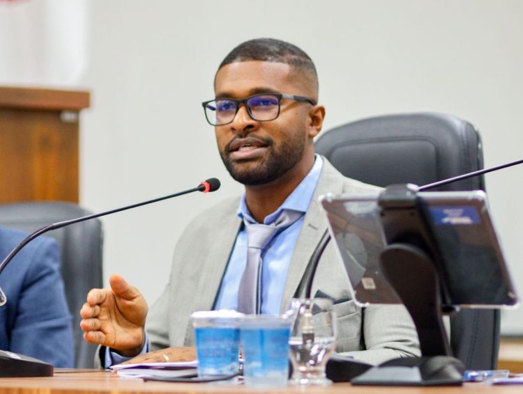 Mais proteção para quem mais precisa, vereador Rosevaldo Adorno garante inclusão de mulheres vítimas de violência no PAI em Candeias