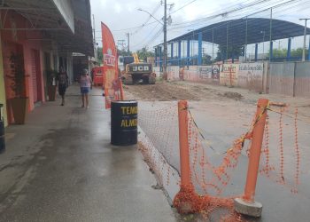 Feira de Santana: Obra da Embasa no Feira VII quase um mês parada, prejudicando comerciante e moradores