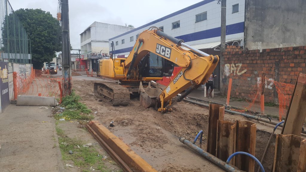 Feira de Santana: Obra da Embasa no Feira VII quase um mês parada, prejudicando comerciante e moradores 2 img 20250526 wa0102