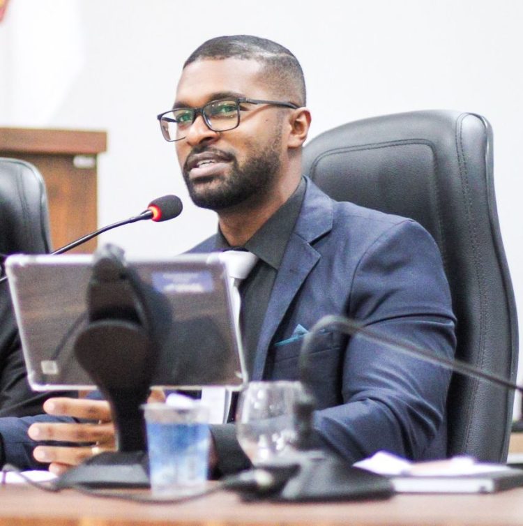 Vereador Rosevaldo Adorno lança projeto inovador para garantir construções seguras em Candeias