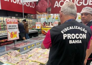 Feira de Santana: Mercantil Rodrigues e Mineirão são flagrados comercializando produtos vencidos e impróprios para consumo durante fiscalização do Procon
