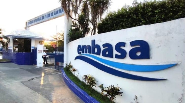 EMBASA em Feira de Santana admite responsabilidade, mas mantém buraco na Rua Comendador Gomes sem solução há 19 dias