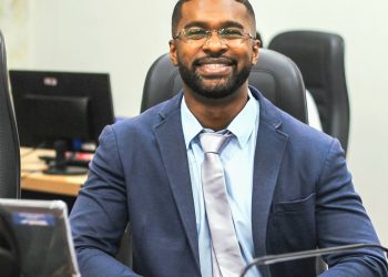 Vereador Rosevaldo Adorno fortalece seu mandato ao aprovar reajuste de 8% para servidores de Candeias