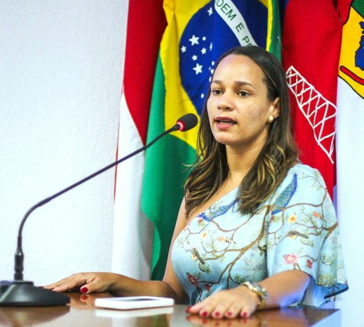 Primeira-dama de Candeias Tarcila Ramos destaca experiência em saúde pública em sessão de homenagem aos agentes comunitários de saúde