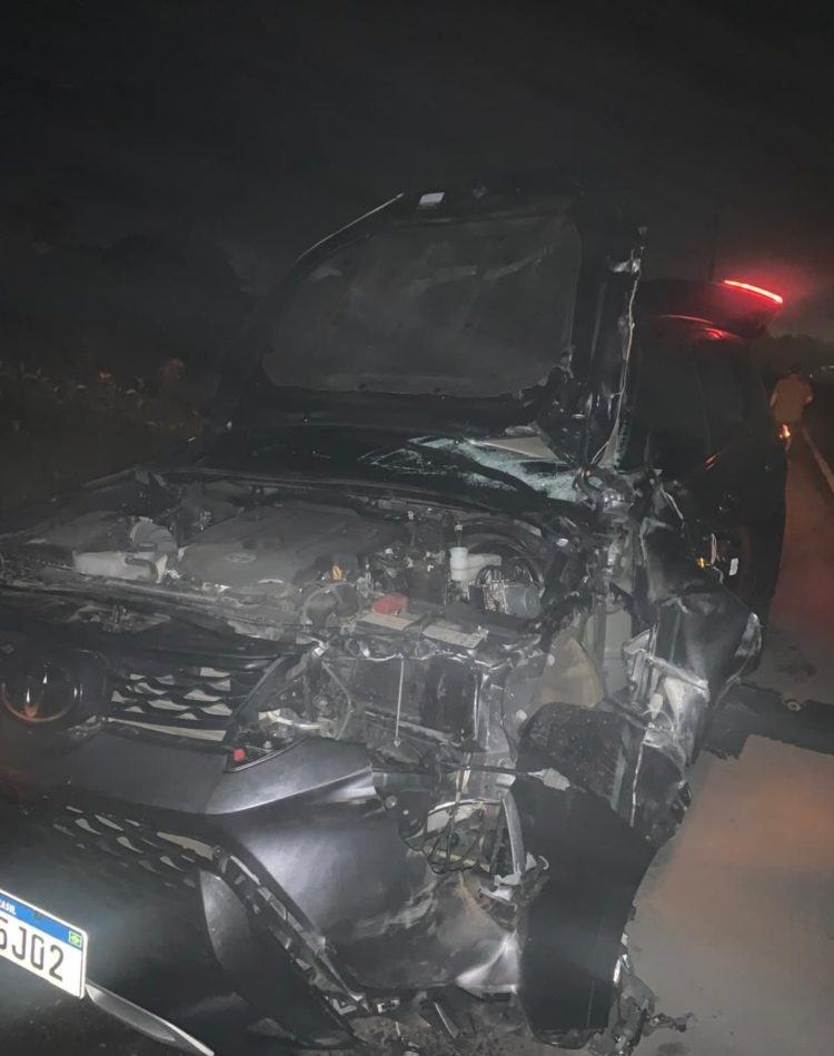 Prefeito de Serrinha, Cyro Novais, passa por susto após colisão com cavalo solto na cidade