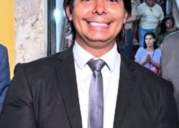 A importância do médico e ex-prefeito de Candeias, Dr. Pitágoras, receber homenagem em Santo Amaro da Purificação ontem (14)