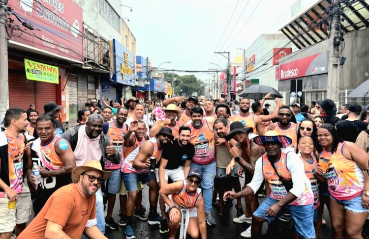 João de Furão participou do tradicional arrastão do “Bando Anunciador” durante Festa de Sant’Ana em Feira de Santana