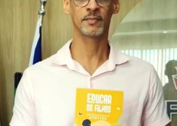 Escritor Vladimir Nascimento lança livro "Educar os Filhos, Uma Responsabilidade Afetiva" em Candeias 4 Escritor Vladimir Nascimento lança livro “Educar os Filhos, Uma Responsabilidade Afetiva” em Candeias