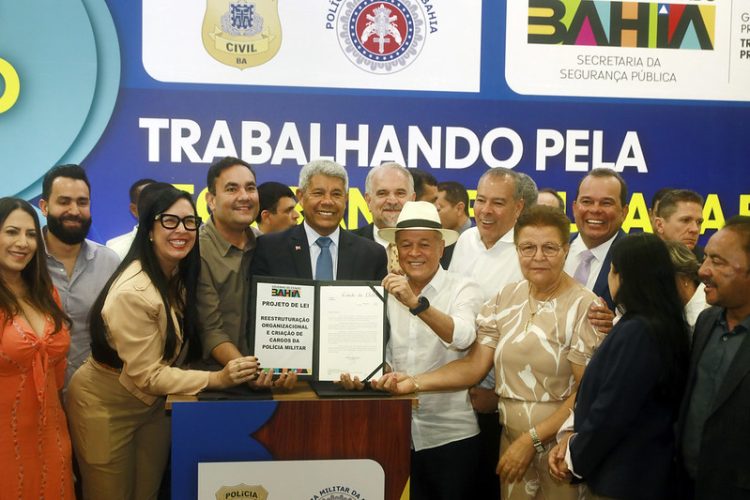 Alagoinhas: Nova Viatura para a Polícia Civil e Projeto para PM Impulsionados por Prefeito , Ex Prefeito e Deputada Estadual 1 Alagoinhas: Nova Viatura para a Polícia Civil e Projeto para PM Impulsionados por Prefeito , Ex Prefeito e Deputada Estadual