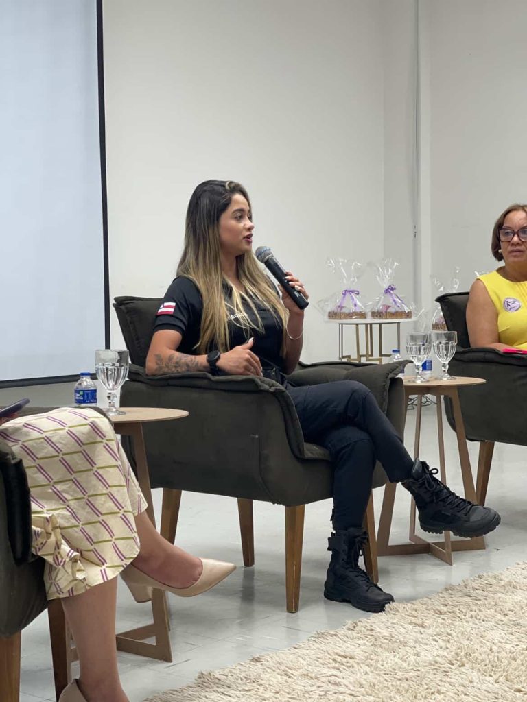 Keila Piaggio, primeira dama e secretária de Assistência Social de Ipecaetá, lidera roda de conversa pelo Agosto Lilás 4 img 20250830 200117 707