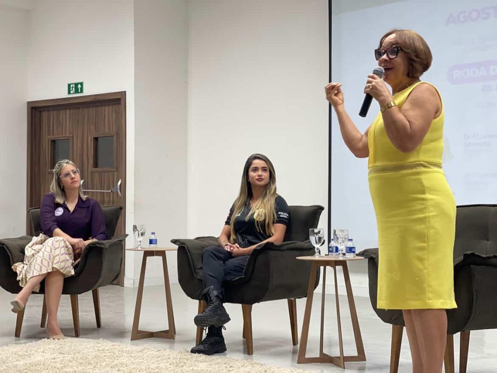 Keila Piaggio, primeira dama e secretária de Assistência Social de Ipecaetá, lidera roda de conversa pelo Agosto Lilás 5 img 20250830 200120 048