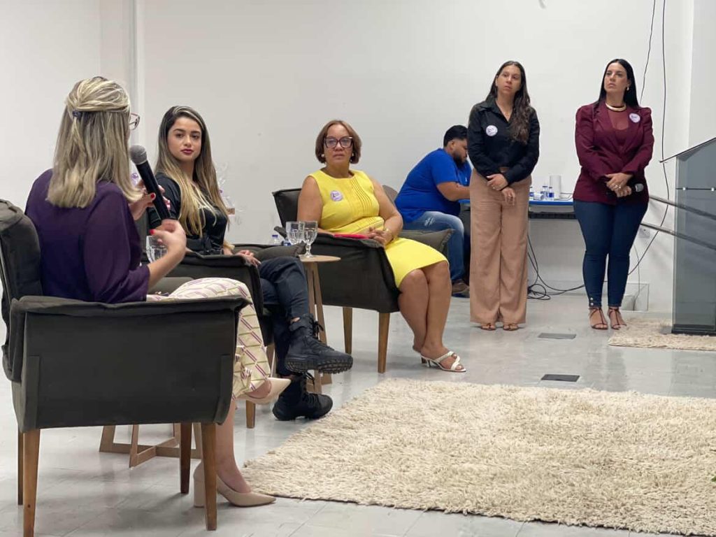 Keila Piaggio, primeira dama e secretária de Assistência Social de Ipecaetá, lidera roda de conversa pelo Agosto Lilás 6 img 20250830 200122 254 1