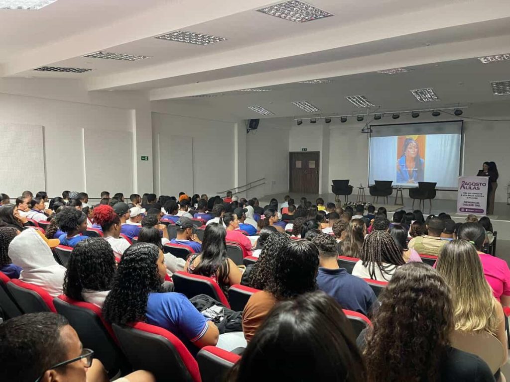 Keila Piaggio, primeira dama e secretária de Assistência Social de Ipecaetá, lidera roda de conversa pelo Agosto Lilás 3 img 20250830 200124 865