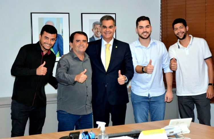 Prefeito Almir de Maciel e Secretário estadual Sérgio Brito reforçam parcerias para melhorias viárias em Barrocas 1 Prefeito Almir de Maciel e Secretário estadual Sérgio Brito reforçam parcerias para melhorias viárias em Barrocas