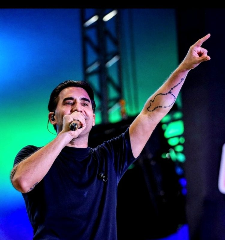 Candeias celebra 67 anos com mais de 30 mil pessoas na terra do arrocha, destaque para Tayrone, um dos precursores do ritmo 1 Candeias celebra 67 anos com mais de 30 mil pessoas na terra do arrocha, destaque para Tayrone, um dos precursores do ritmo