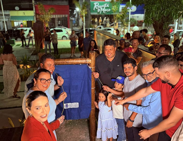 Prefeito Heldinho Macedo e ex-prefeito Luciano Pinheiro celebram avanços em Euclides da Cunha com a nova Praça Duque de Caxias