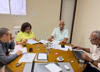 Prefeito Antônio Calmon garante pagamento das bolsas estudantis e planeja ações para 2026