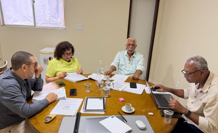 Prefeito Antônio Calmon garante pagamento das bolsas estudantis e planeja ações para 2026