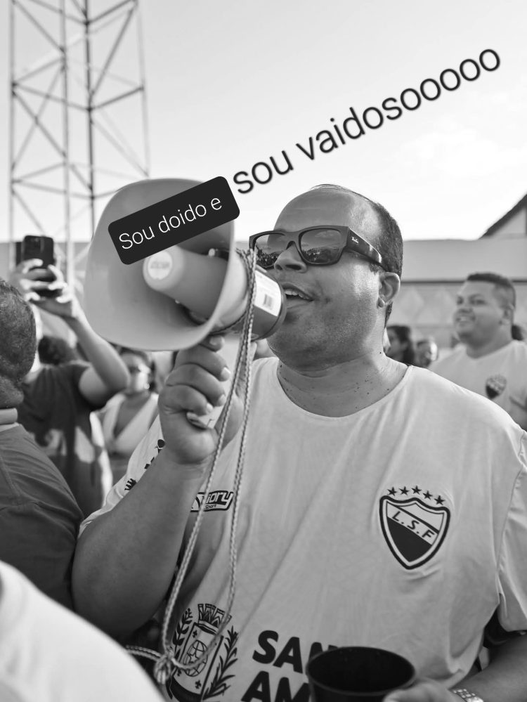 Santo Amaro no Divã Digital: Prefeito Flaviano Bomfim Acusado de Usar Redes Sociais para Autoelogio com Dinheiro Público