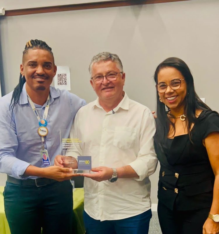 Vice-Prefeito de Barrocas, Kekeu, destaca importância de homenagem do SENAI Bahia por contribuir para o desenvolvimento social