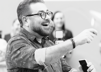 “Santinho” na Roda: Prefeito de Madre de Deus vira estrela em intimação da Justiça e leva seu elenco de puxa-sacos junto