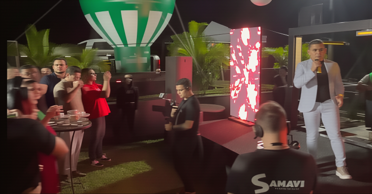 Eric Costa arrasta multidão e consagra sucesso em grande show no Império do Chopp, em Curitiba