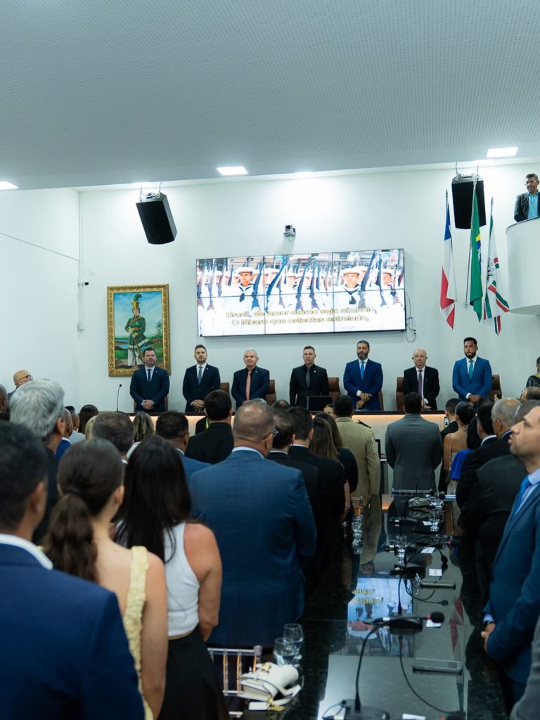 Vereador Josivaldo Santana entrega Título de Cidadão Feirense e Medalha Maria Quitéria a importantes líderes políticos da Bahia 3 fb img 1765329733435