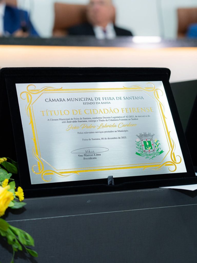 Vereador Josivaldo Santana entrega Título de Cidadão Feirense e Medalha Maria Quitéria a importantes líderes políticos da Bahia 8 fb img 1765329745321